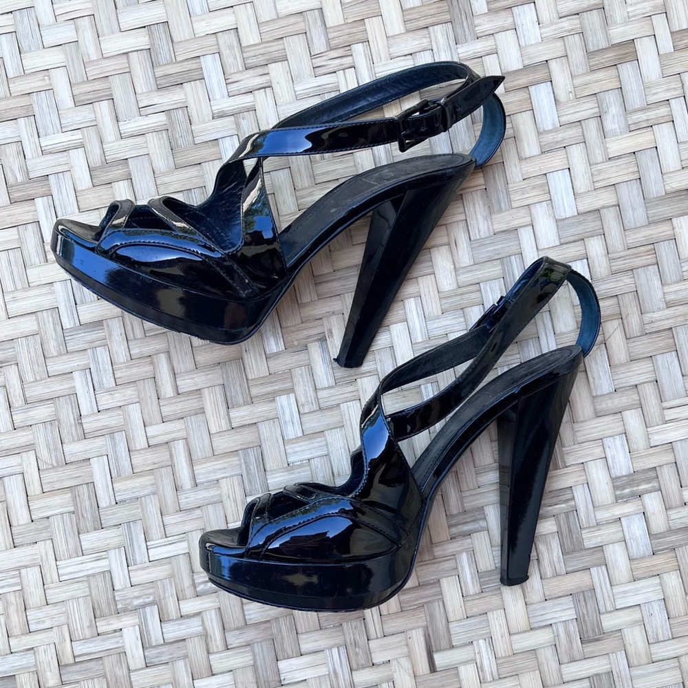 BURBERRY BLACK PATENT STYLISH LEATHER 5” HIGH HEEL WITH CUTOUTS - Picture 10 of 12